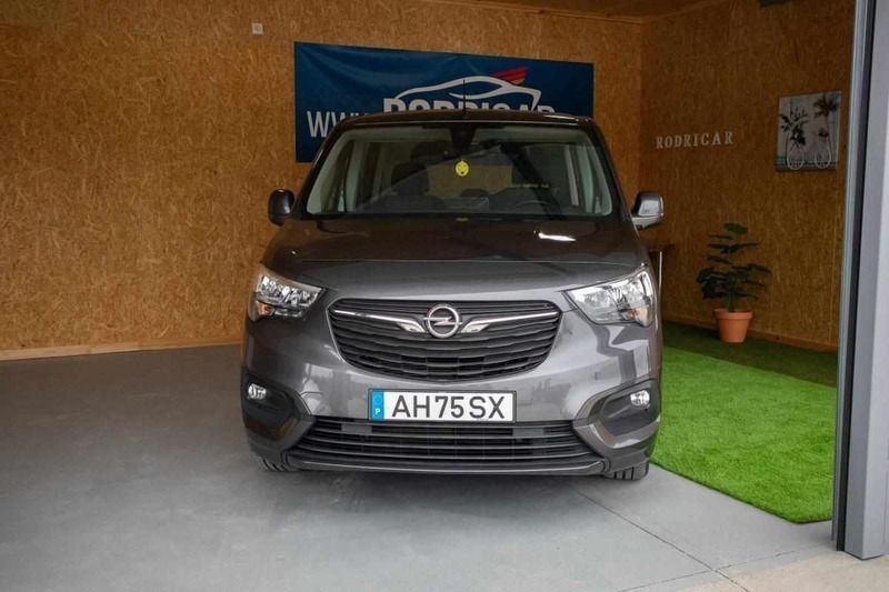 Cinzento Usado 2018 Opel Combo Monovolume | € 21.000 - Imagem 1/4