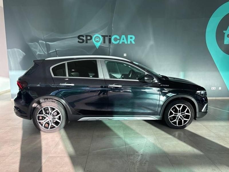 Usado Fiat Tipo Cross 95 HP (69 kW) 2022 Preto Sedan