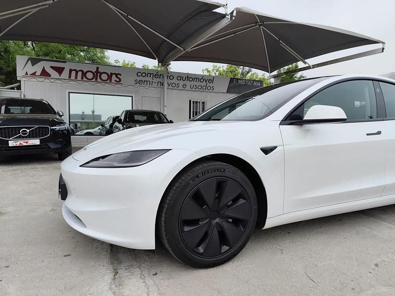 Branco Usado 2025 Tesla Model 3 Sedan | € 37.950 (Preço elevado) - Imagem 1/4