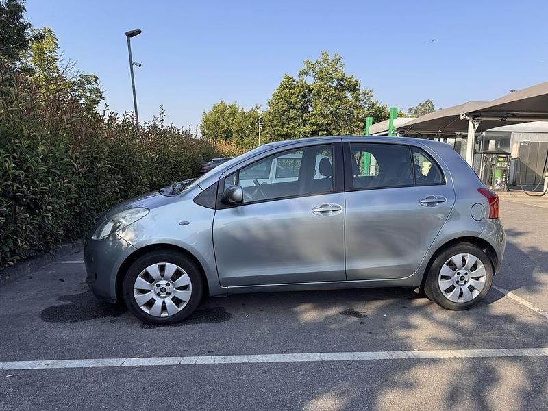 Usado 2008 Toyota Yaris Sedan | € 6.699 (Preço justo) - Imagem 1/4