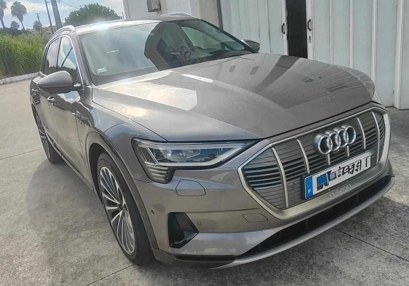 Usado Audi e-tron Premium 300 kW (408 HP) 2019 Cinzento SUV