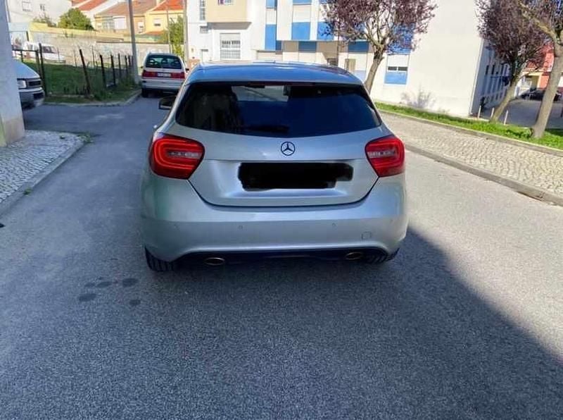 Usado Mercedes A180 122 HP (89 kW) 2013 Cinzento Citadino