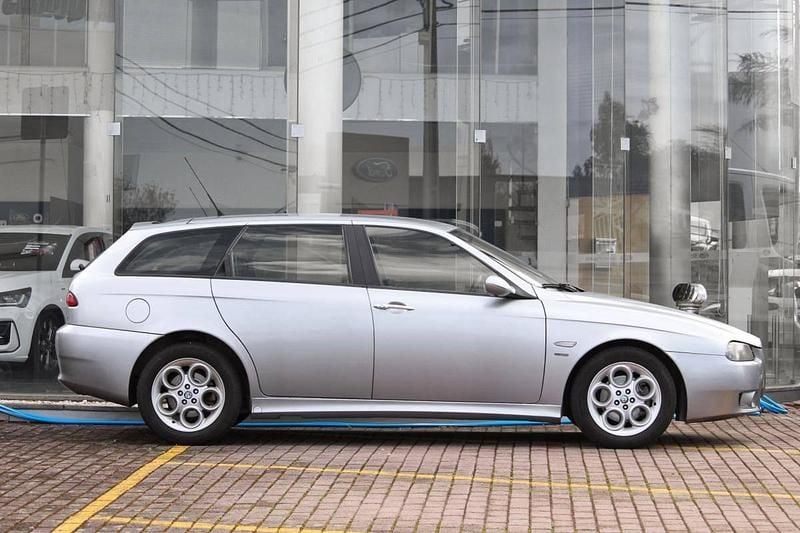 Usado Alfa Romeo 156 Distinctive 140 HP (102 kW) 2003 Cinza Carrinha