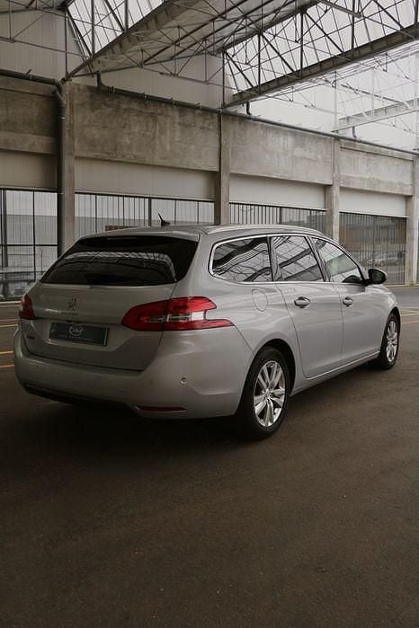 Usado Peugeot 308 Allure 120 HP (88 kW) 2017 Sedan