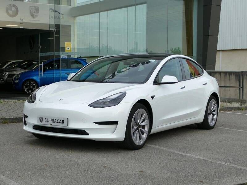 Branco Usado 2022 Tesla Model 3 Sedan | € 34.490 (Preço elevado) - Imagem 1/4