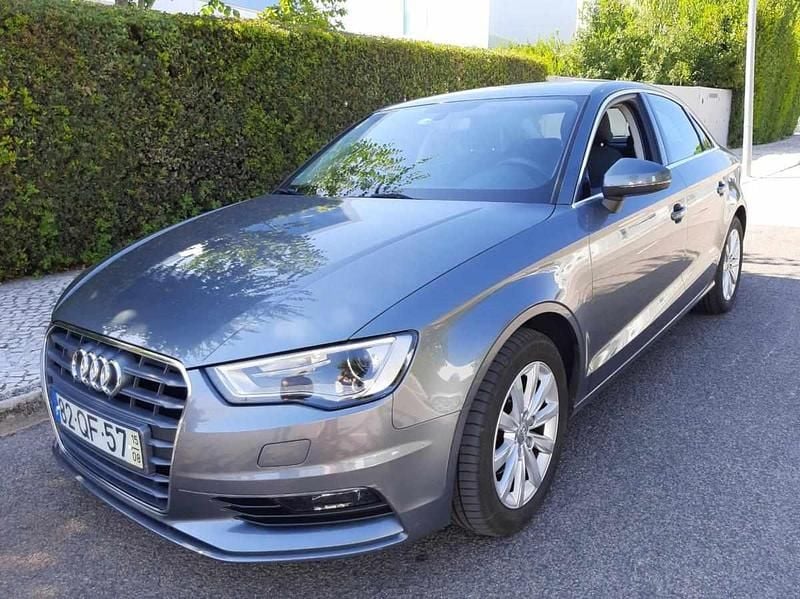 Cinzento Usado 2015 Audi A3 Citadino | € 15.980 (Preço justo) - Imagem 1/4