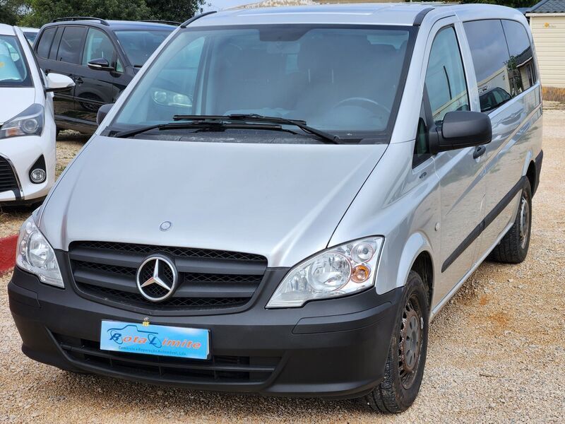 Cinzento Usado 2013 Mercedes Vito Monovolume | € 21.500 - Imagem 1/4