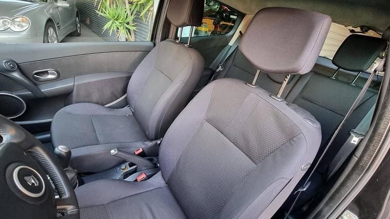 Usado Renault Clio II 75 HP (55 kW) 2006 Preto