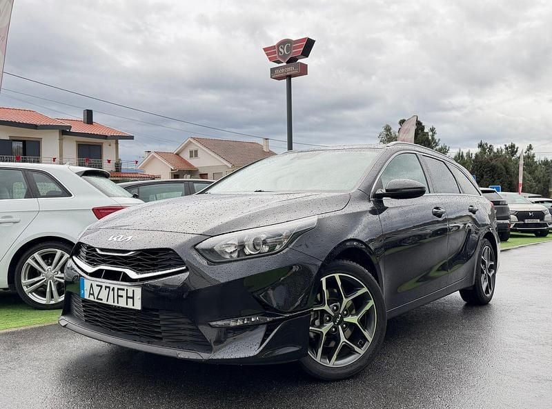 Preto Usado 2023 Kia Ceed Citadino | € 16.950 (Preço justo) - Imagem 1/4
