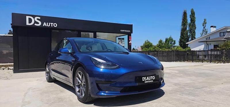 Azul Usado 2023 Tesla Model 3 Sedan | € 31.750 (Preço elevado) - Imagem 1/4