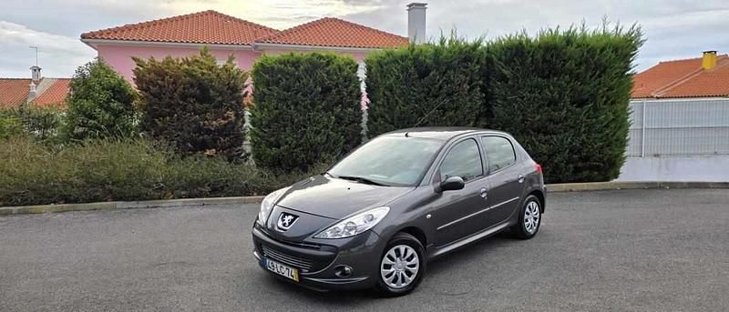 Cinzento Usado 2010 Peugeot 206 Citadino | € 4.500 (Preço justo) - Imagem 1/4