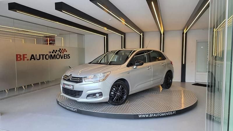 Usado Citroën C4 Exclusive 112 HP (82 kW) 2013 Cinzento Citadino