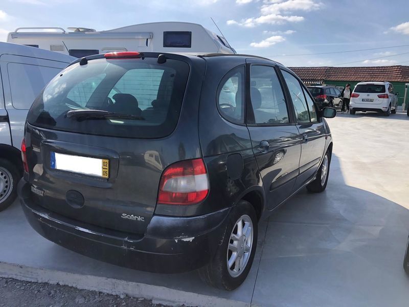 Usados 2002 Renault Scénic 1.4 Benzin 95 cv (€ 1.500