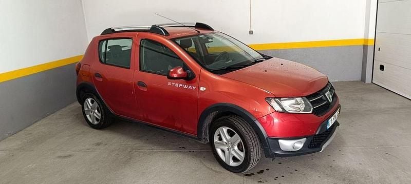 Usado Dacia Sandero Stepway 90 HP (66 kW) 2015 Sedan