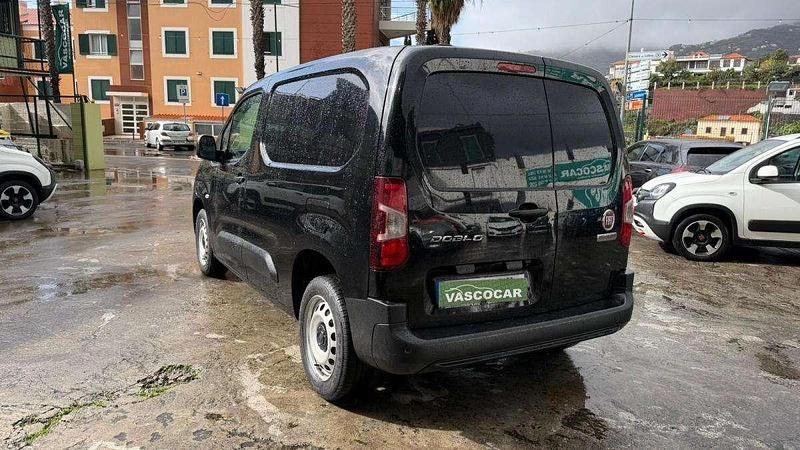 Usado Fiat Doblò 105 HP (77 kW) 2024 Preto Monovolume