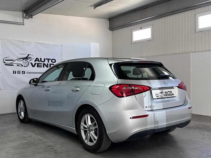 Usado Mercedes A180 116 HP (85 kW) 2019 Cinzento Citadino