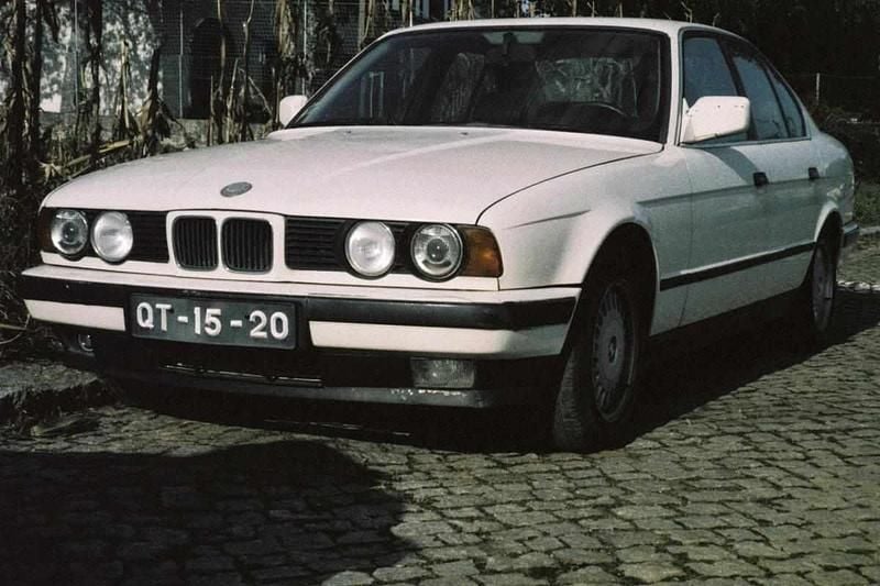 Branco Usado 1990 BMW 520 Sedan | € 3.500 - Imagem 1/4