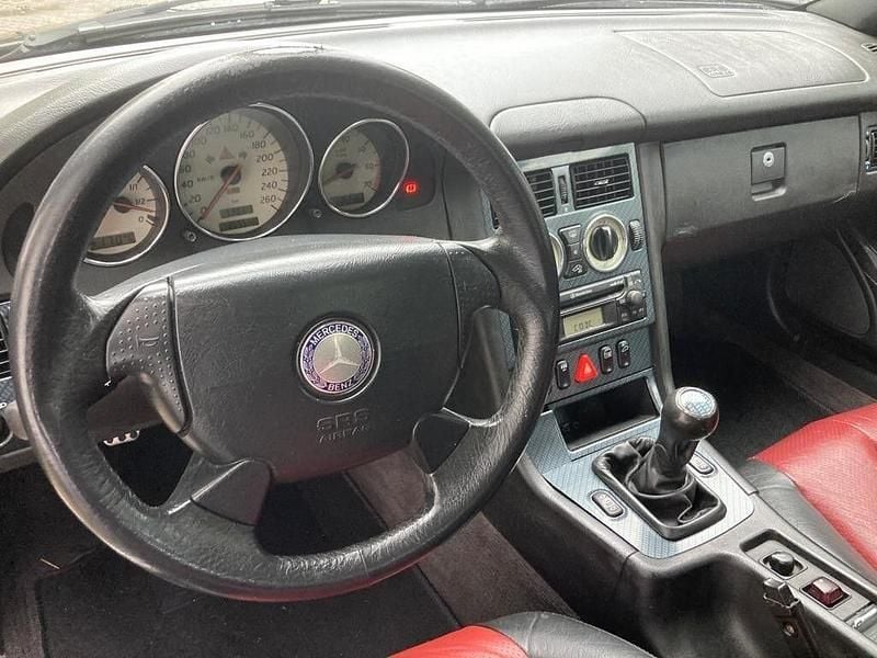 Usado Mercedes SLK200 192 HP (141 kW) 1998 Preto Cabrios