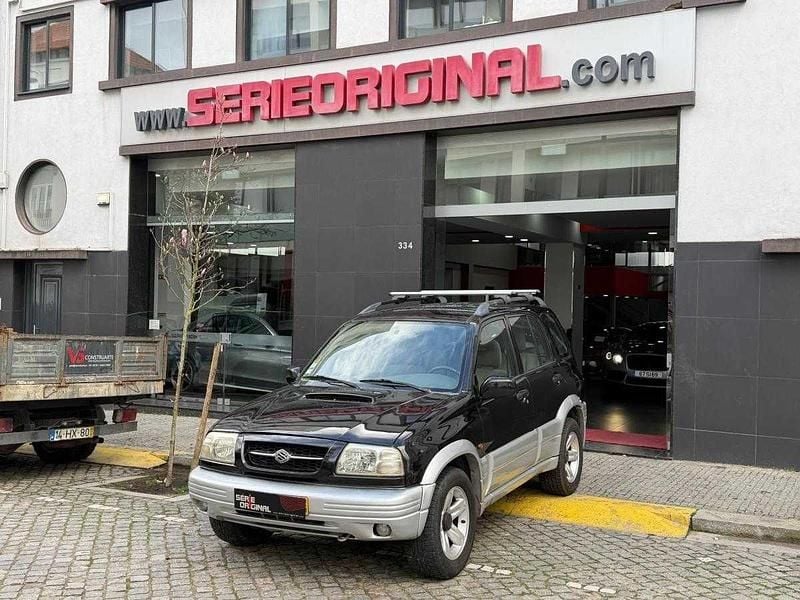 Usado Suzuki Grand Vitara 87 HP (63 kW) 2000 Preto
