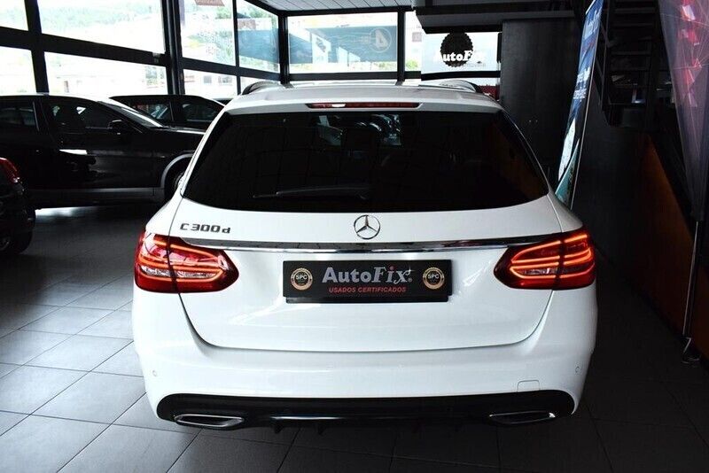 Usado Mercedes C300 AMG line 245 HP (180 kW) 2019 Branco Carrinha