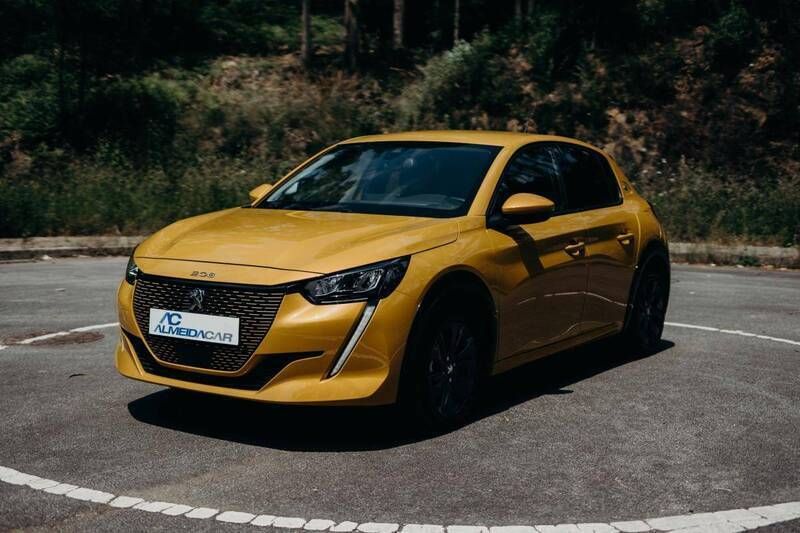 Amarelo Usado 2021 Peugeot e-208 Active Citadino | € 14.990 (Preço justo) - Imagem 1/4