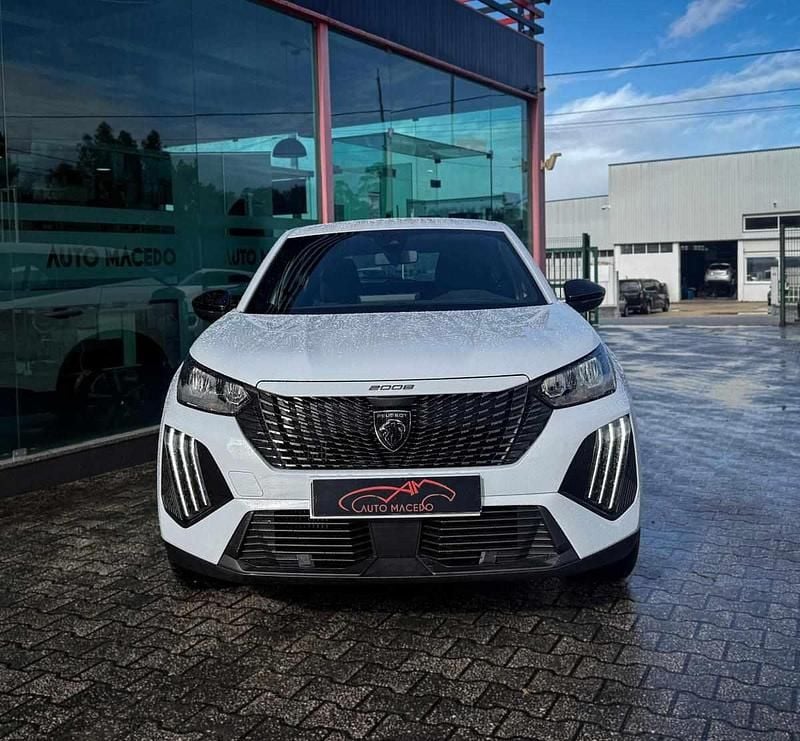 Usado Peugeot 2008 102 HP (75 kW) 2025 Branco SUV