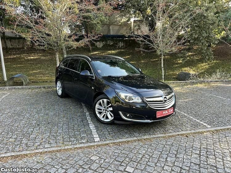 Usado Opel Insignia Sport 140 HP (102 kW) 2015 Preto Carrinha