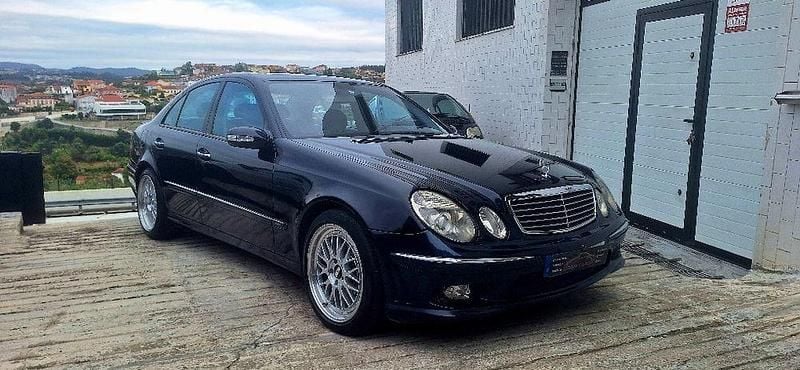 Usado 2003 Mercedes E220 Sedan | € 7.950 (Caro) - Imagem 1/4