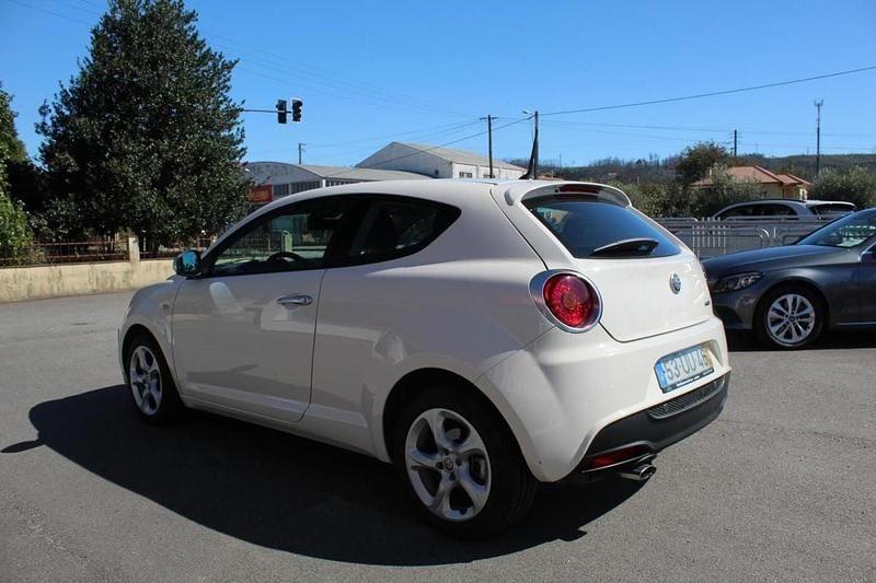 Usado Alfa Romeo MiTo 105 HP (77 kW) 2018 Branco Citadino