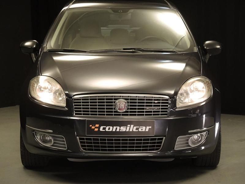 Usado Fiat Linea Emotion 90 HP (66 kW) 2008 Preto Sedan
