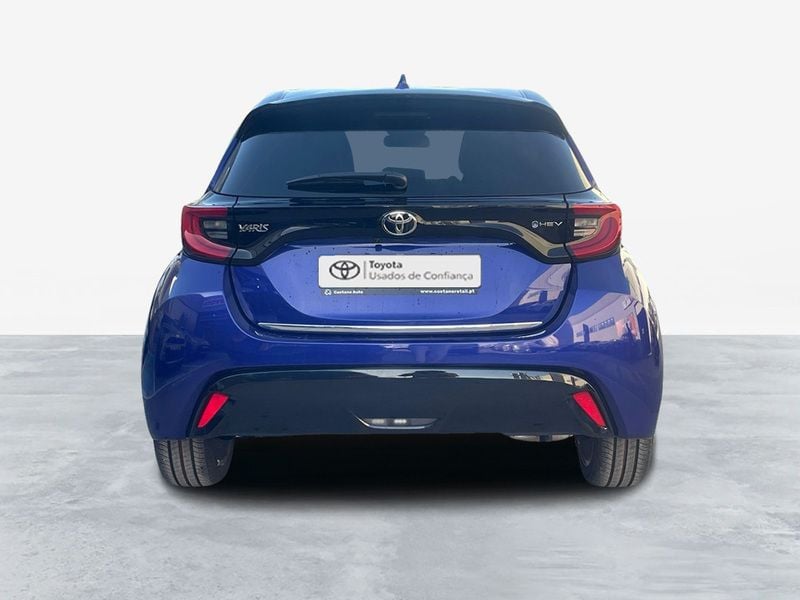 Usado Toyota Yaris Luxury 92 HP (67 kW) 2024 Azul (pintura metalizada) Citadino