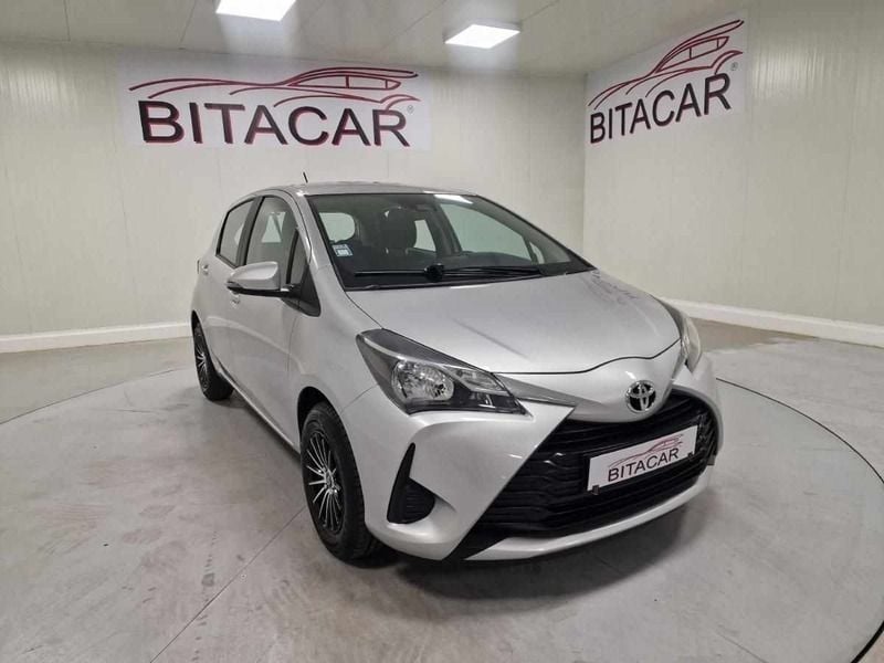 Cinzento (metalizado) Usado 2018 Toyota Yaris Active Citadino | € 15.250 (Preço justo) - Imagem 1/4