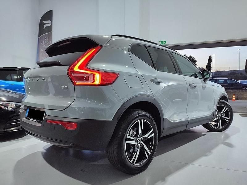 Usado Volvo XC40 129 HP (94 kW) 2024 Cinzento SUV