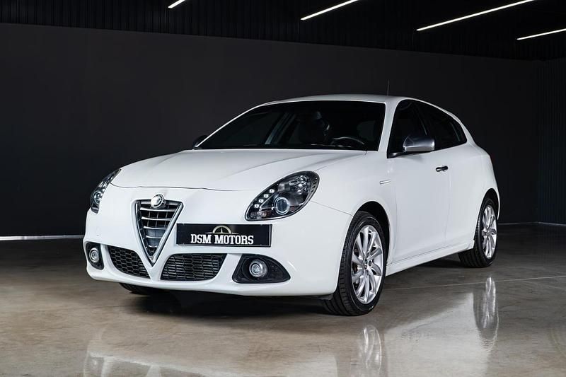 Branco Usado 2014 Alfa Romeo Giulietta Exclusive Citadino | € 11.100 (Preço justo) - Imagem 1/4