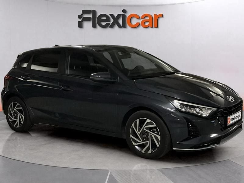 Cinza Usado 2025 Hyundai i20 Style | € 19.990 - Imagem 1/4
