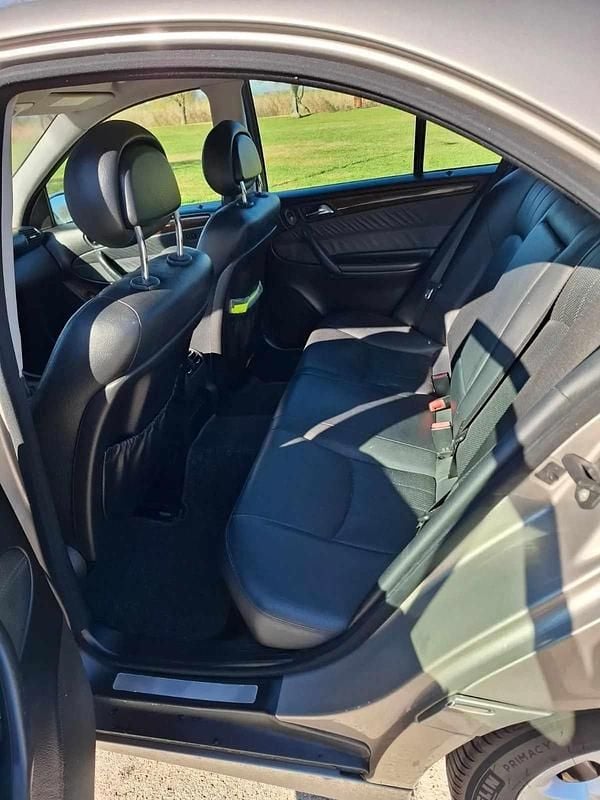 Usado Mercedes C220 143 HP (105 kW) 2004 Cinzento Sedan