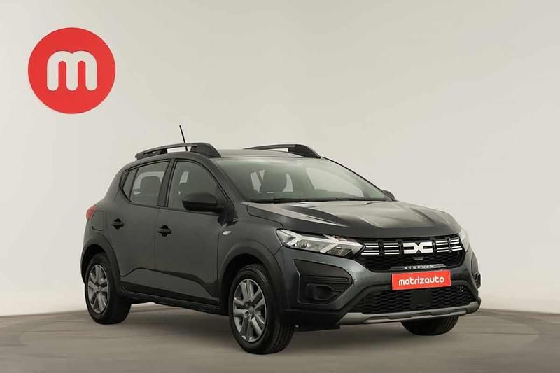 Cinzento Usado 2023 Dacia Sandero Essentiel | € 14.999 (Bom preço) - Imagem 1/4