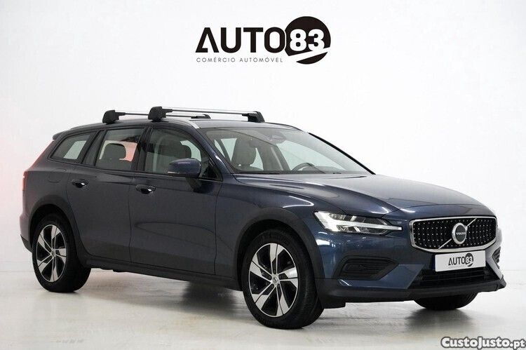 Azul Usado 2023 Volvo V60 CC Carrinha | € 49.990 - Imagem 1/1