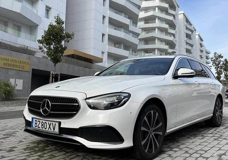 Branco Usado 2022 Mercedes E300 | € 34.500 (Bom preço) - Imagem 1/3