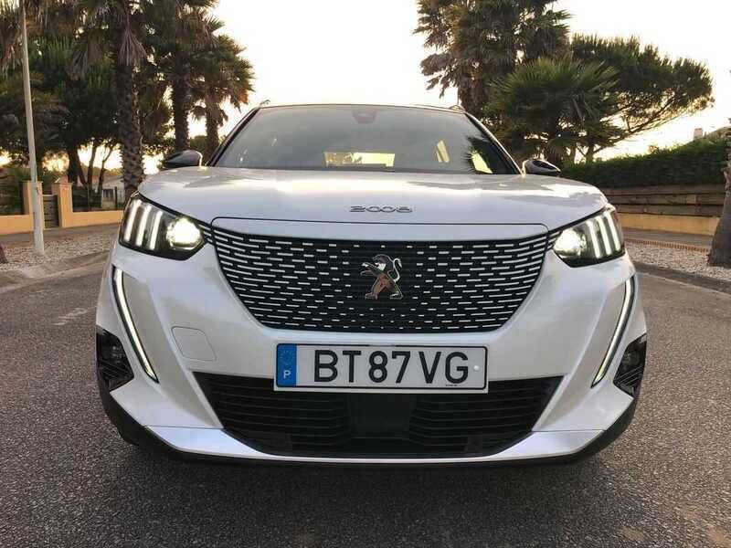 Branco Usado 2021 Peugeot e-2008 GT SUV | € 21.899 (Preço justo) - Imagem 1/4
