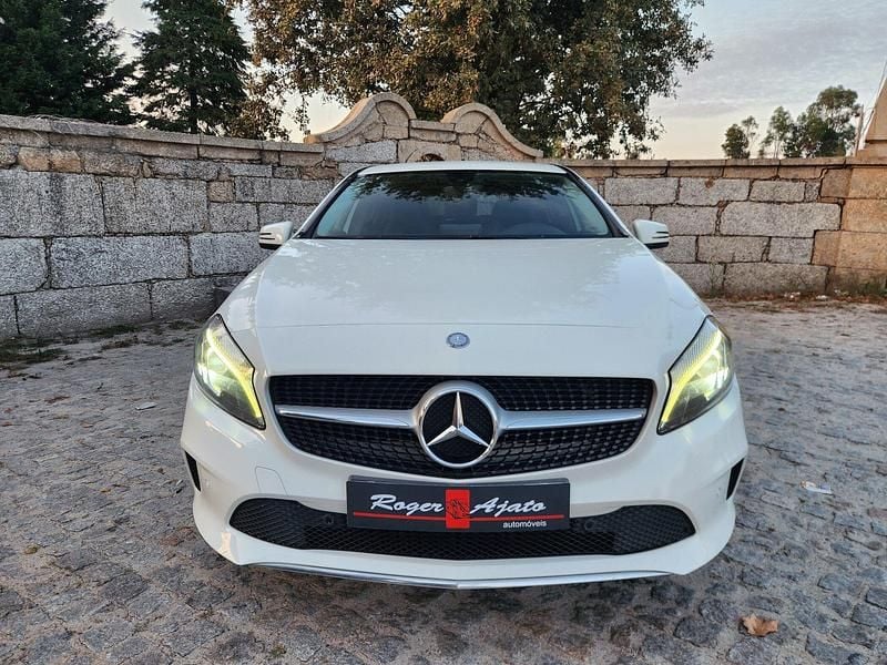 Usado Mercedes A180 Urban 109 HP (80 kW) 2016 Branco Sedan