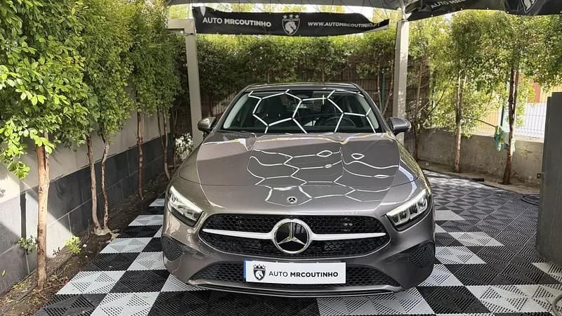 Usado Mercedes A200 163 HP (119 kW) 2024 Cinza escuro Citadino