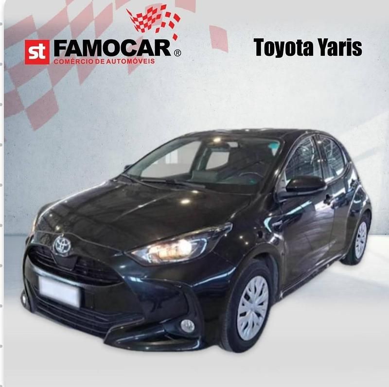Usado Toyota Yaris Hybrid Comfort 115 HP (84 kW) 2021 Preto
