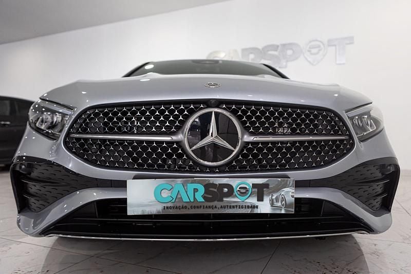 Cinza Usado 2024 Mercedes A250 Sedan | € 35.980 - Imagem 1/4