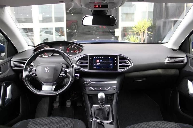 Usado Peugeot 308 SW Active 102 HP (75 kW) 2019 Azul Carrinha