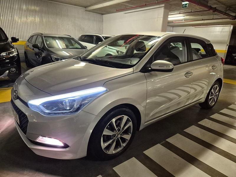 Cinza Usado 2016 Hyundai i20 | € 9.980 (Preço justo) - Imagem 1/4
