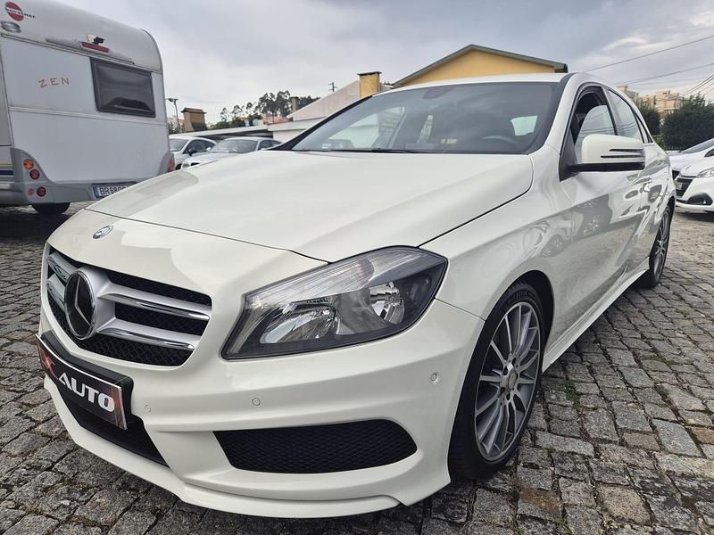 Branco Usado 2015 Mercedes A180 AMG line | € 17.750 (Preço justo) - Imagem 1/4