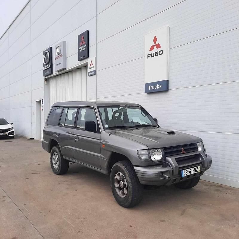 Cinzento Usado 1999 Mitsubishi Pajero SUV | € 12.500 (Bom preço) - Imagem 1/4