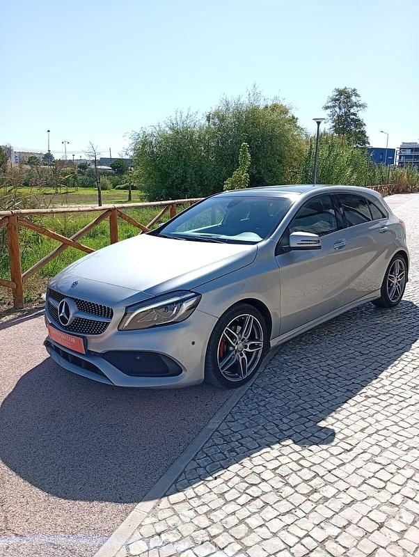Cinza Usado 2017 Mercedes CLA180 AMG line Sedan | € 20.500 (Preço justo) - Imagem 1/4
