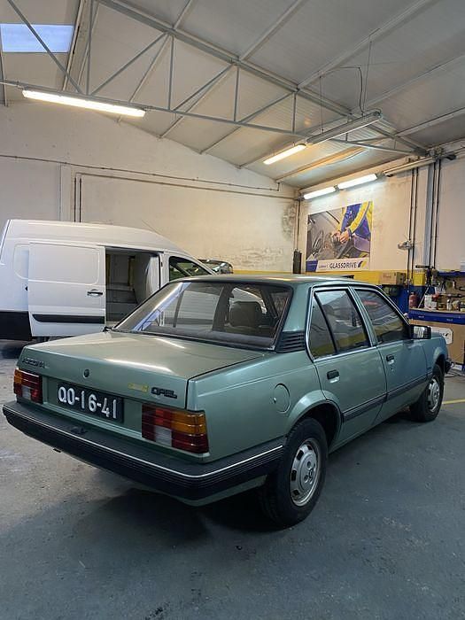 Usado Opel Ascona 75 HP (55 kW) 1983 Sedan